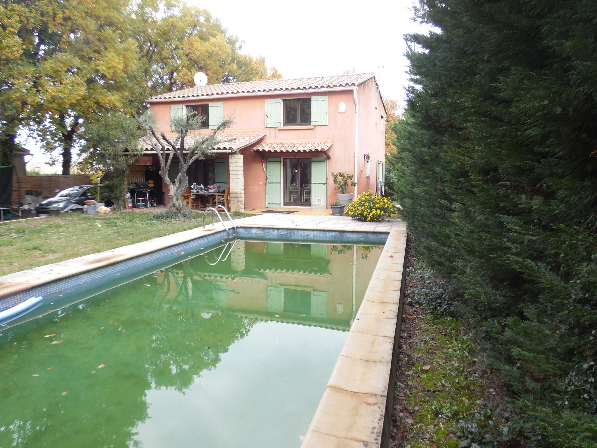 vente Saint Victor la Coste, agréable villa avec piscine
